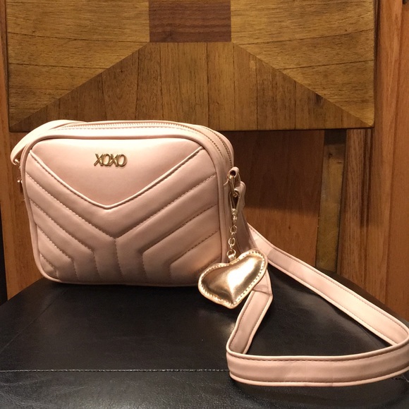 XOXO Handbags - NWOT XOXO Blush Dual-Zip Small Crossbody Handbag